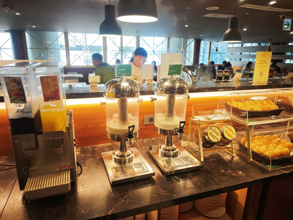 【高雄住宿推薦】康橋商旅三多商圈館：一泊三食吃到飽？超狂宵夜、下午茶、早餐全制霸，小資族與親子的南台灣首選！