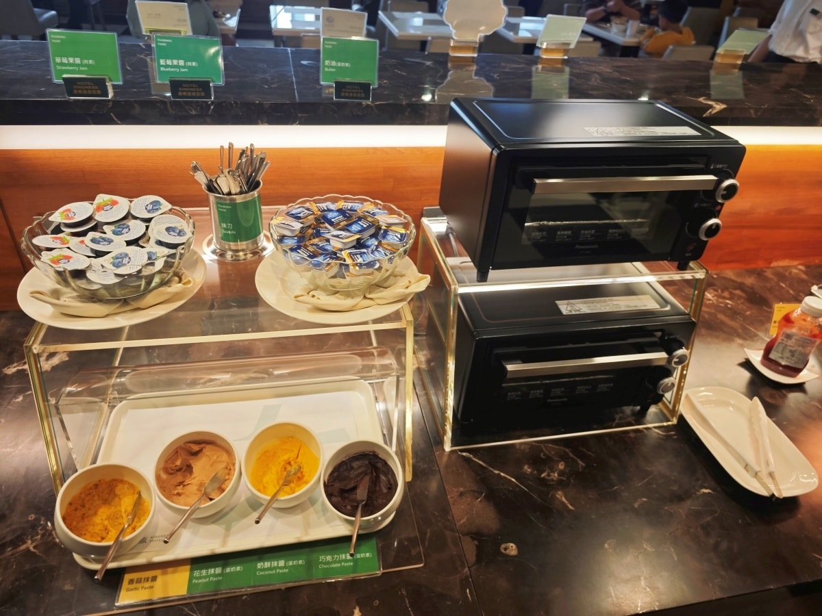 【高雄住宿推薦】康橋商旅三多商圈館：一泊三食吃到飽？超狂宵夜、下午茶、早餐全制霸，小資族與親子的南台灣首選！