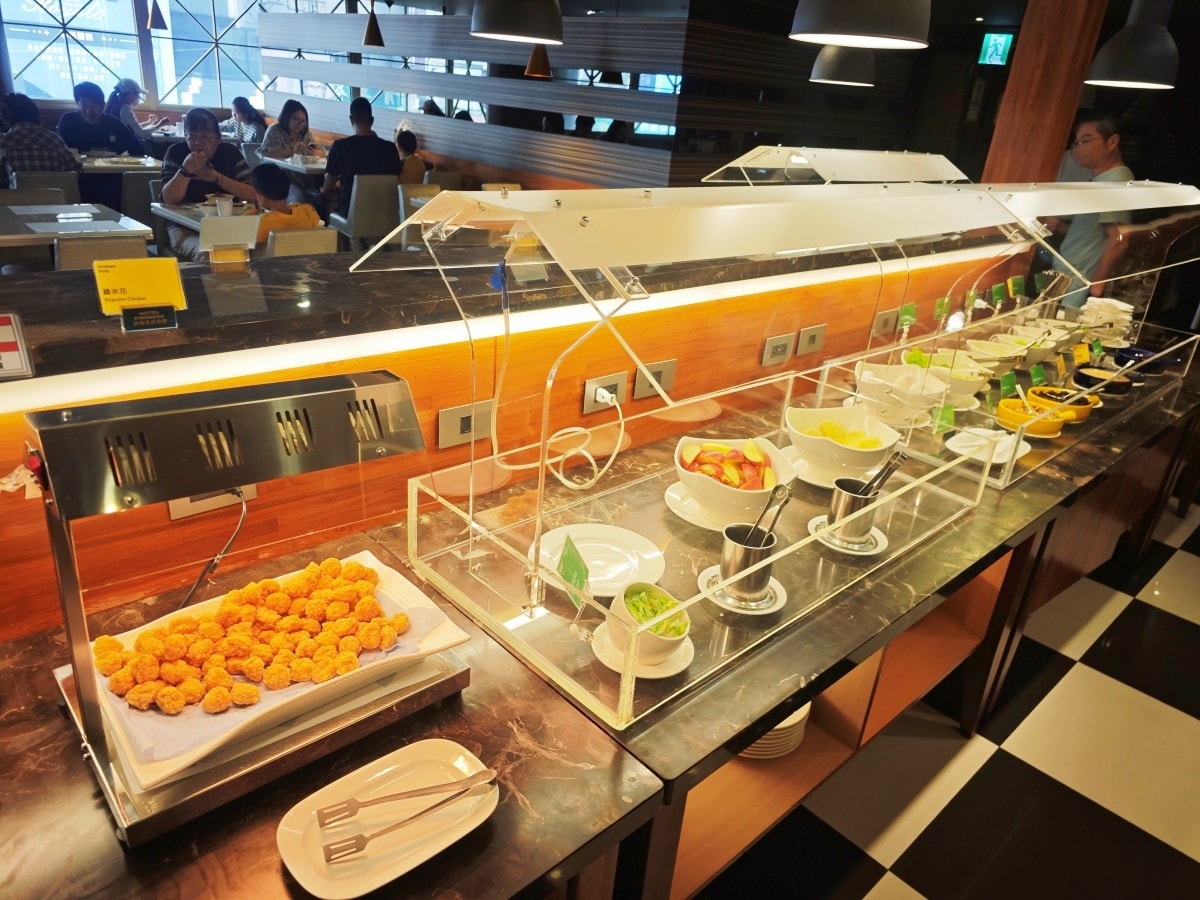 【高雄住宿推薦】康橋商旅三多商圈館:一泊三食吃到飽?超狂宵夜、下午茶、早餐全制霸,小資族與親子的南台灣首選! - 第68張圖 【高雄住宿推薦】康橋商旅三多商圈館:一泊三食吃到飽?超狂宵夜、下午茶、早餐全制霸,小資族與親子的南台灣首選!