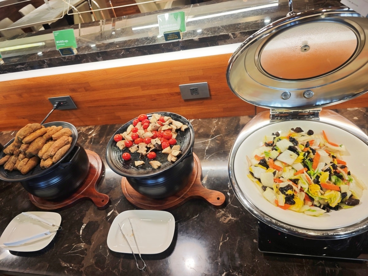 【高雄住宿推薦】康橋商旅三多商圈館：一泊三食吃到飽？超狂宵夜、下午茶、早餐全制霸，小資族與親子的南台灣首選！