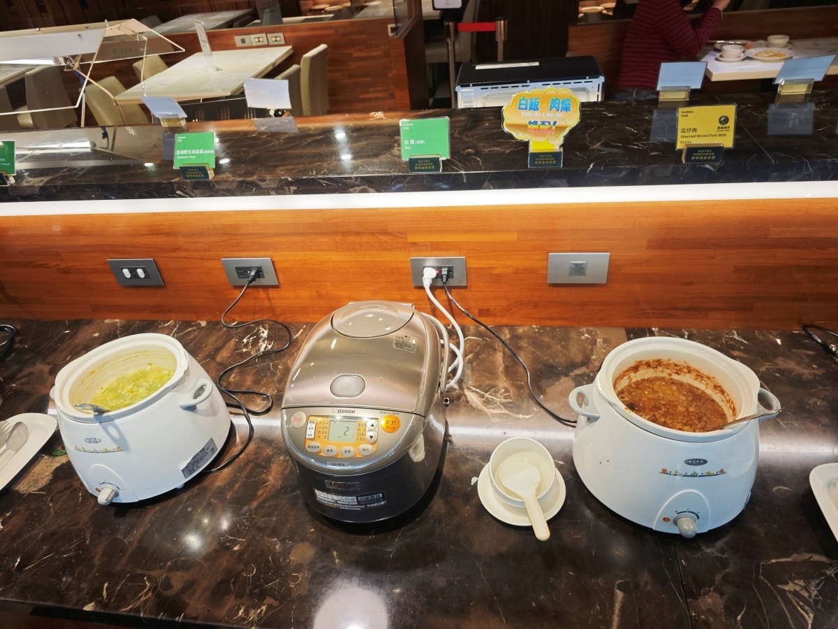 【高雄住宿推薦】康橋商旅三多商圈館：一泊三食吃到飽？超狂宵夜、下午茶、早餐全制霸，小資族與親子的南台灣首選！