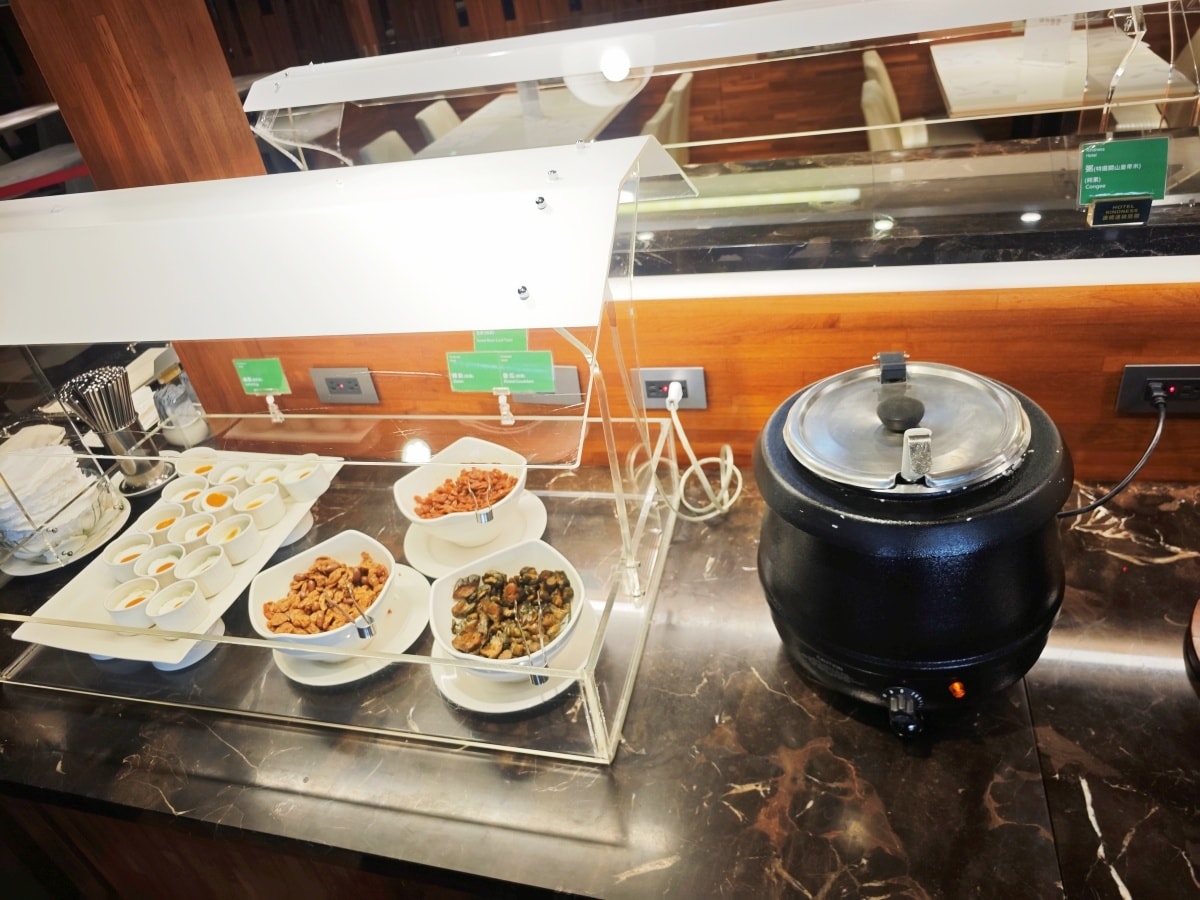 【高雄住宿推薦】康橋商旅三多商圈館：一泊三食吃到飽？超狂宵夜、下午茶、早餐全制霸，小資族與親子的南台灣首選！
