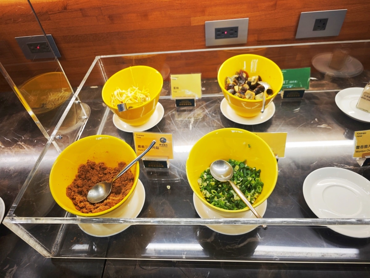 【高雄住宿推薦】康橋商旅三多商圈館：一泊三食吃到飽？超狂宵夜、下午茶、早餐全制霸，小資族與親子的南台灣首選！