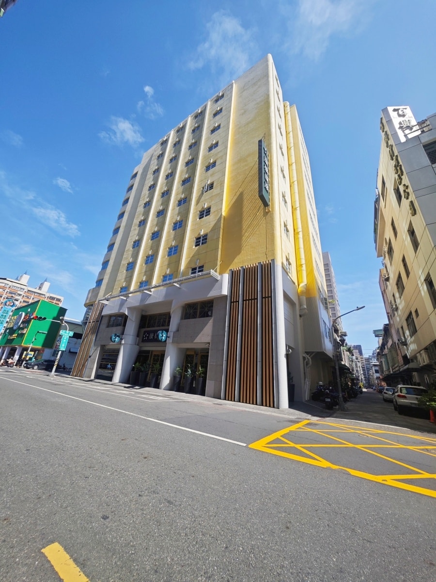【高雄住宿推薦】康橋商旅三多商圈館:一泊三食吃到飽?超狂宵夜、下午茶、早餐全制霸,小資族與親子的南台灣首選! - 第2張圖 【高雄住宿推薦】康橋商旅三多商圈館:一泊三食吃到飽?超狂宵夜、下午茶、早餐全制霸,小資族與親子的南台灣首選!