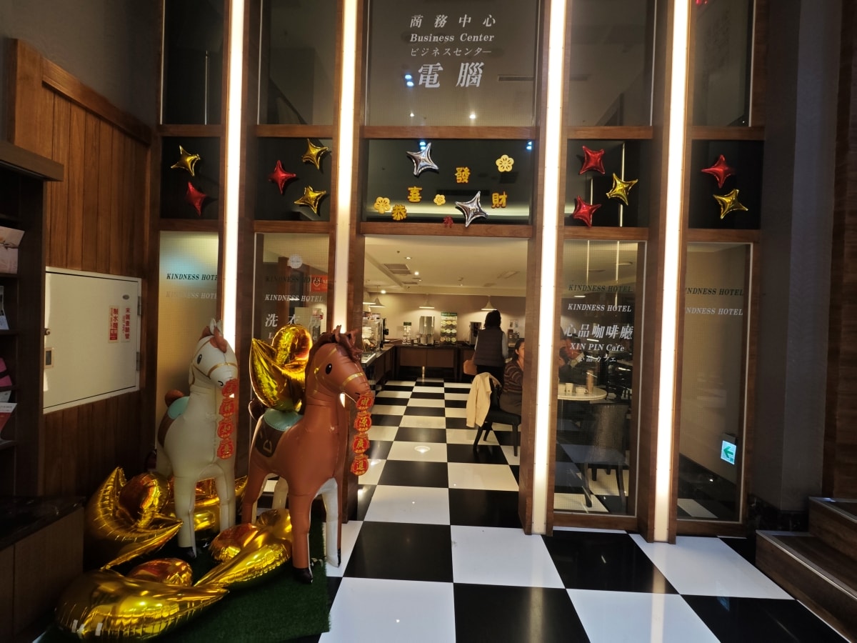 康橋大飯店光榮碼頭-高雄港景飯店首選!康橋光榮碼頭館:開窗即見流行音樂中心,24小時點心吧寵壞你的胃 - 第7張圖 康橋大飯店光榮碼頭-高雄港景飯店首選!康橋光榮碼頭館:開窗即見流行音樂中心,24小時點心吧寵壞你的胃