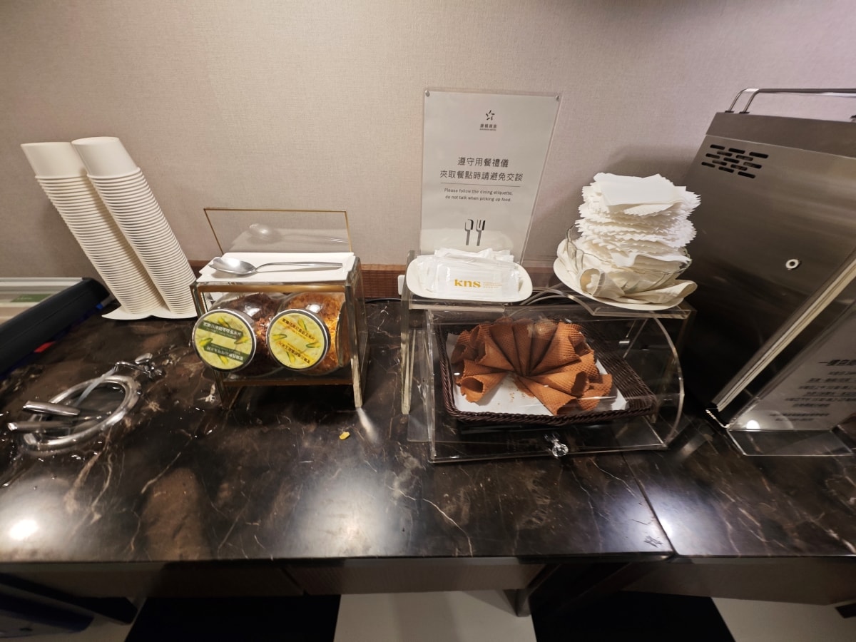 康橋大飯店光榮碼頭-高雄港景飯店首選!康橋光榮碼頭館:開窗即見流行音樂中心,24小時點心吧寵壞你的胃 - 第12張圖 康橋大飯店光榮碼頭-高雄港景飯店首選!康橋光榮碼頭館:開窗即見流行音樂中心,24小時點心吧寵壞你的胃