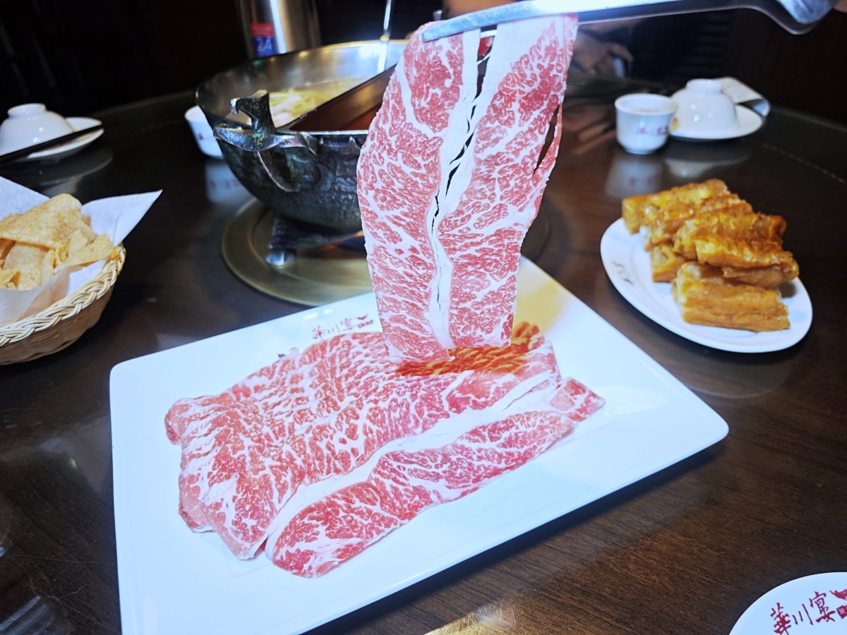 老字號的堅持：華川宴板橋店，一場關於「香氣」與「古韻」的味蕾深度遊