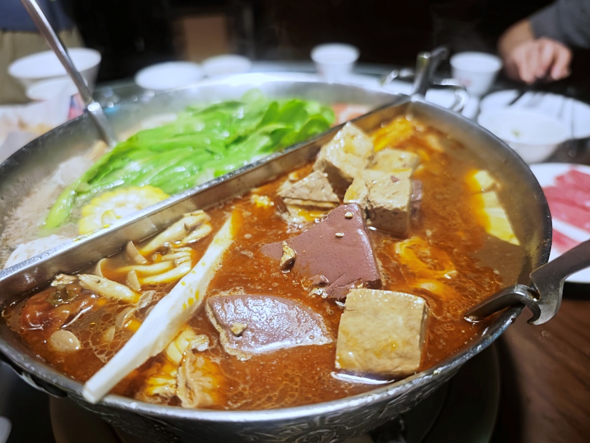 老字號的堅持：華川宴板橋店，一場關於「香氣」與「古韻」的味蕾深度遊