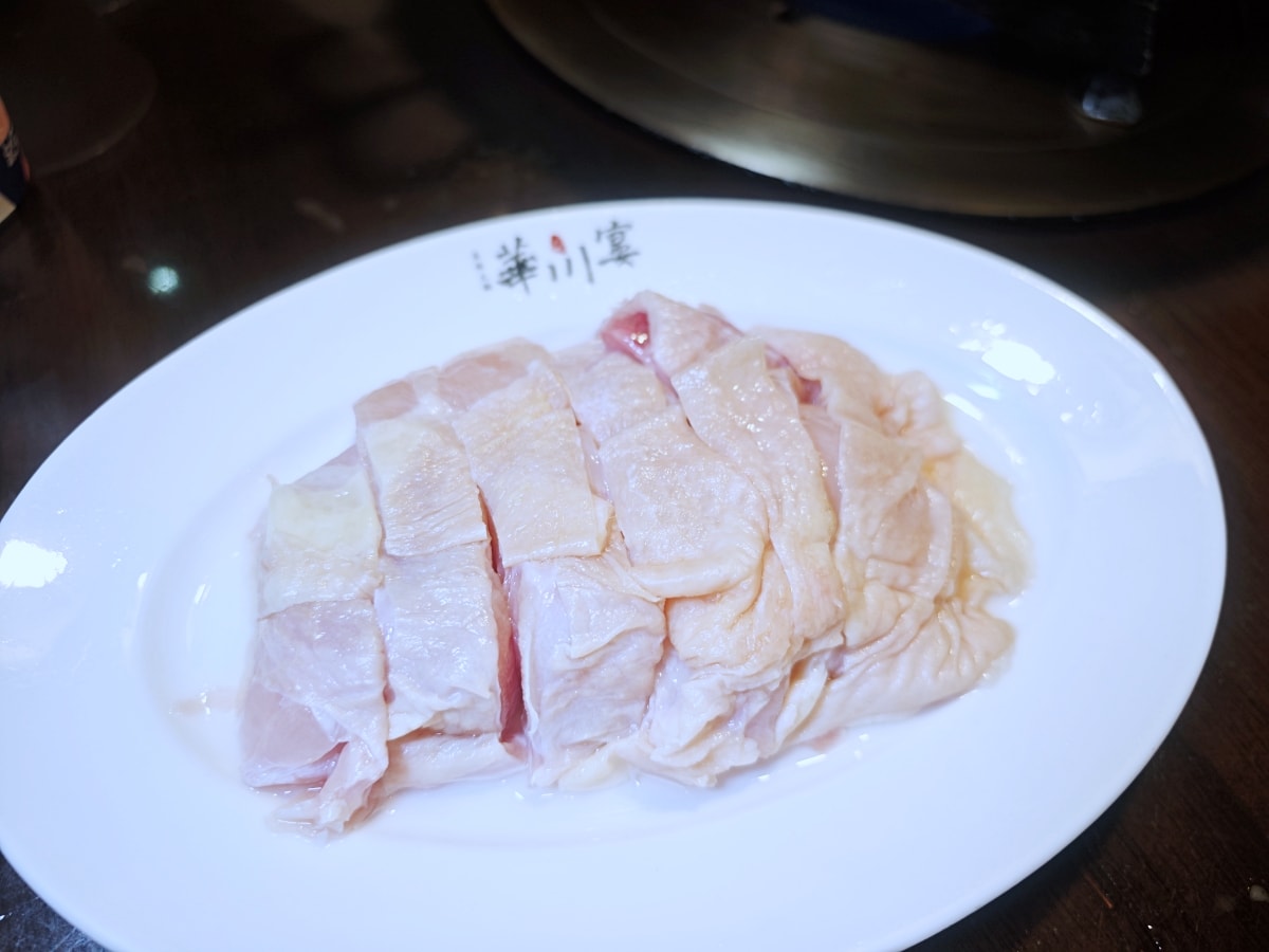 老字號的堅持：華川宴板橋店，一場關於「香氣」與「古韻」的味蕾深度遊