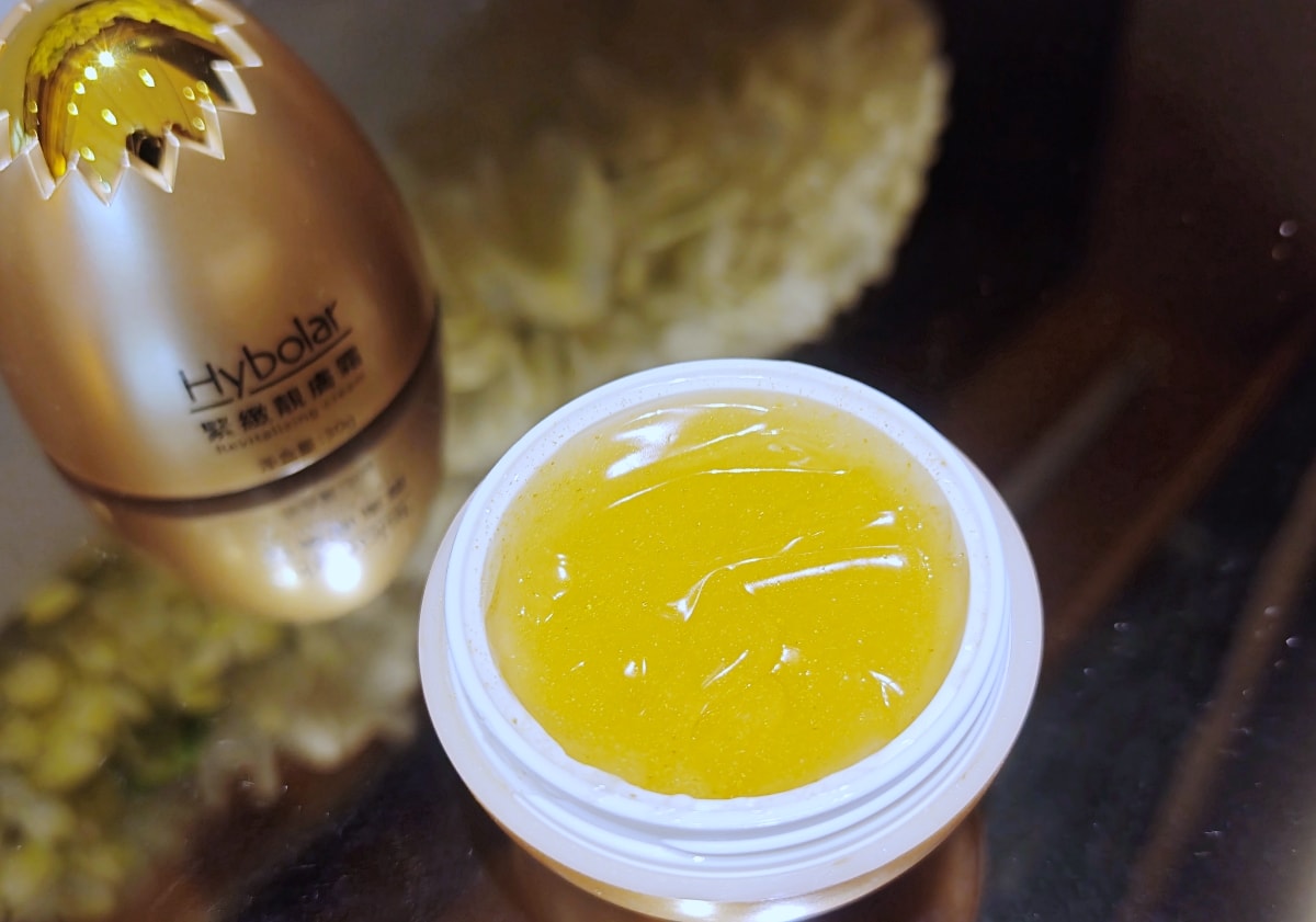 縮時保養的高級感！Hybolar 金箔緊緻靚膚霜、生物纖維眼膜：打造發光偽素顏的秘密武器