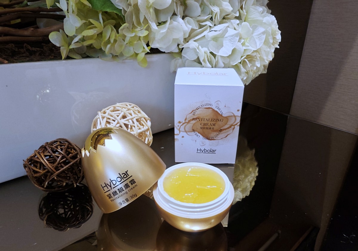 縮時保養的高級感！Hybolar 金箔緊緻靚膚霜、生物纖維眼膜：打造發光偽素顏的秘密武器