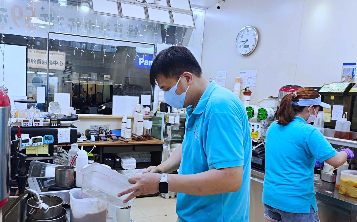 [苗栗竹南美食推薦]喜力茶飲-在地人必喝手搖飲，濃郁大甲芋頭牛奶與爆量配料「還想再一杯」！