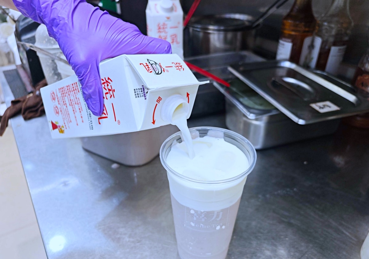 [苗栗竹南美食推薦]喜力茶飲-在地人必喝手搖飲，濃郁大甲芋頭牛奶與爆量配料「還想再一杯」！