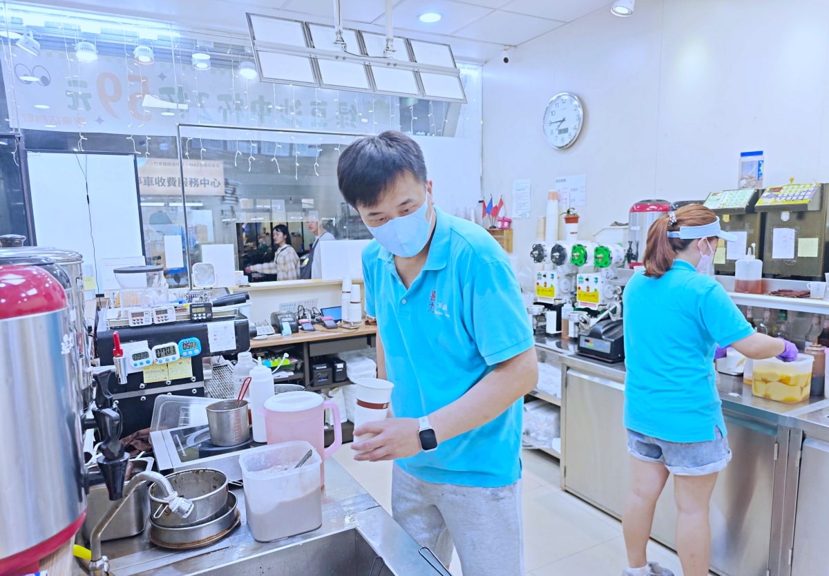 [苗栗竹南美食推薦]喜力茶飲-在地人必喝手搖飲，濃郁大甲芋頭牛奶與爆量配料「還想再一杯」！