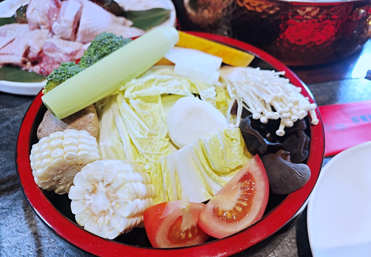 當科技巨擘遇上百年醫館:大稻埕「老撈麻辣火鍋」雞煲蟹的歷史盛宴 - 第32張圖 當科技巨擘遇上百年醫館:大稻埕「老撈麻辣火鍋」雞煲蟹的歷史盛宴