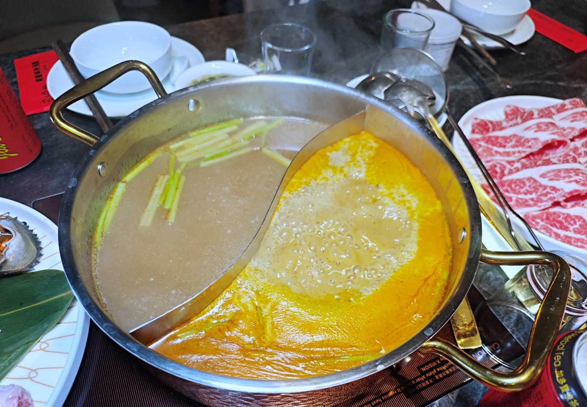 當科技巨擘遇上百年醫館:大稻埕「老撈麻辣火鍋」雞煲蟹的歷史盛宴 - 第14張圖 當科技巨擘遇上百年醫館:大稻埕「老撈麻辣火鍋」雞煲蟹的歷史盛宴