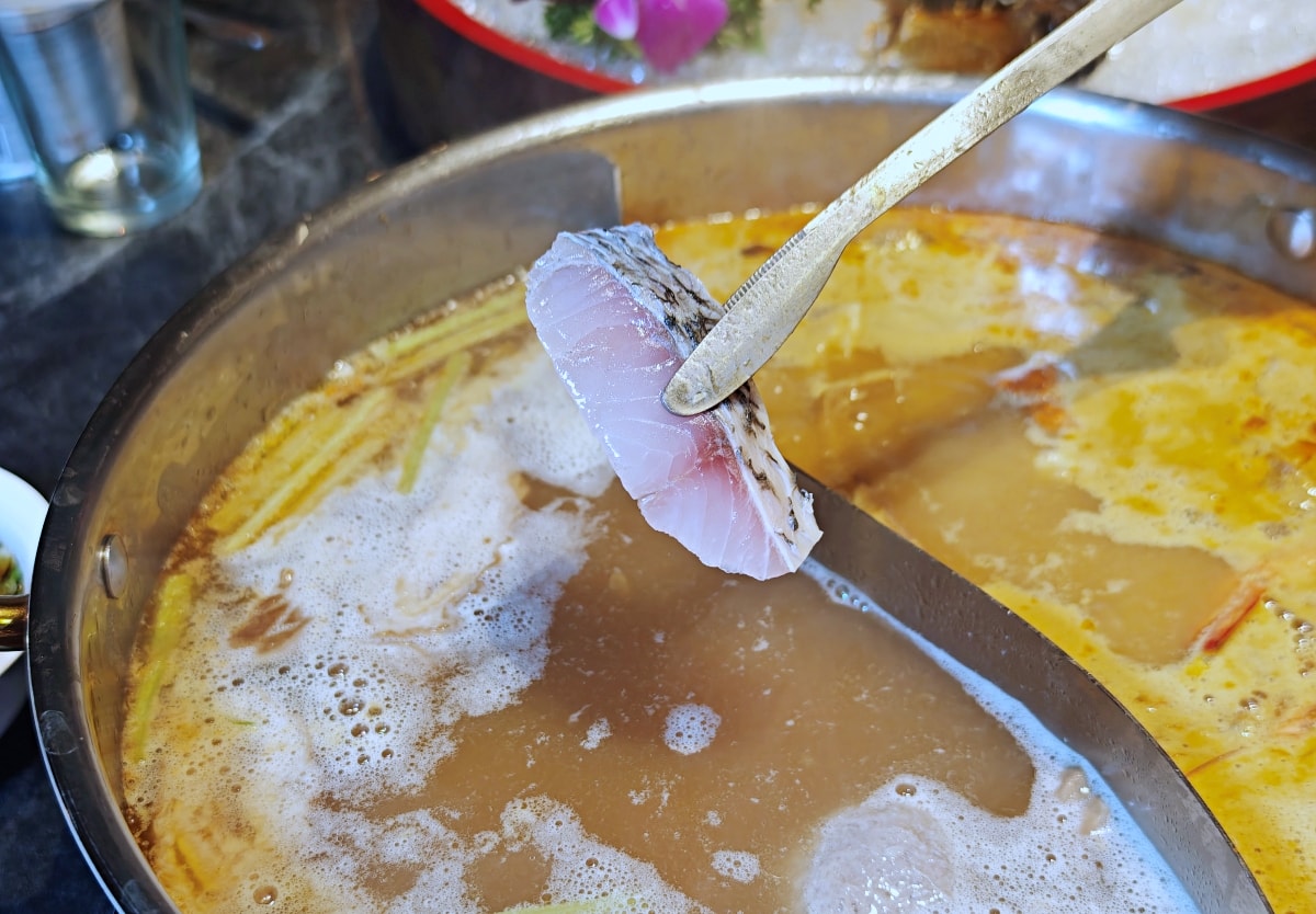 當科技巨擘遇上百年醫館:大稻埕「老撈麻辣火鍋」雞煲蟹的歷史盛宴 - 第40張圖 當科技巨擘遇上百年醫館:大稻埕「老撈麻辣火鍋」雞煲蟹的歷史盛宴