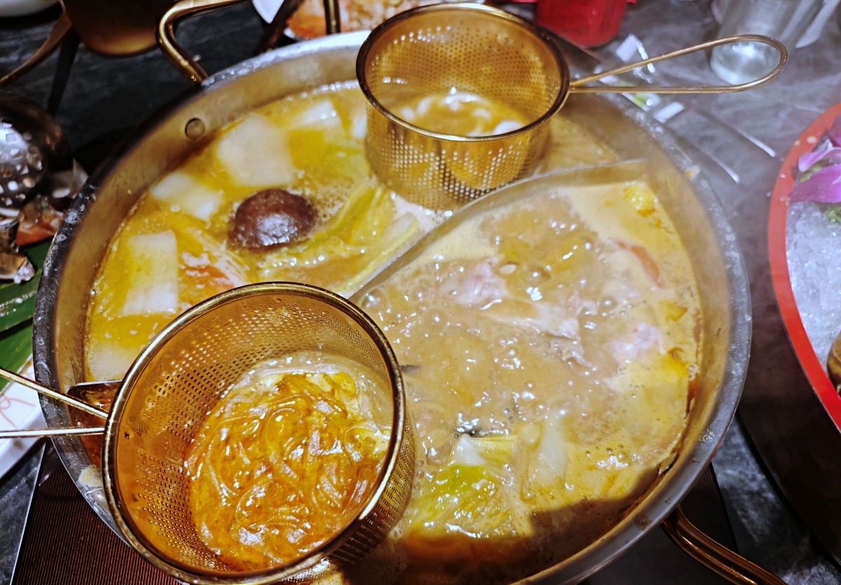 當科技巨擘遇上百年醫館:大稻埕「老撈麻辣火鍋」雞煲蟹的歷史盛宴 - 第46張圖 當科技巨擘遇上百年醫館:大稻埕「老撈麻辣火鍋」雞煲蟹的歷史盛宴