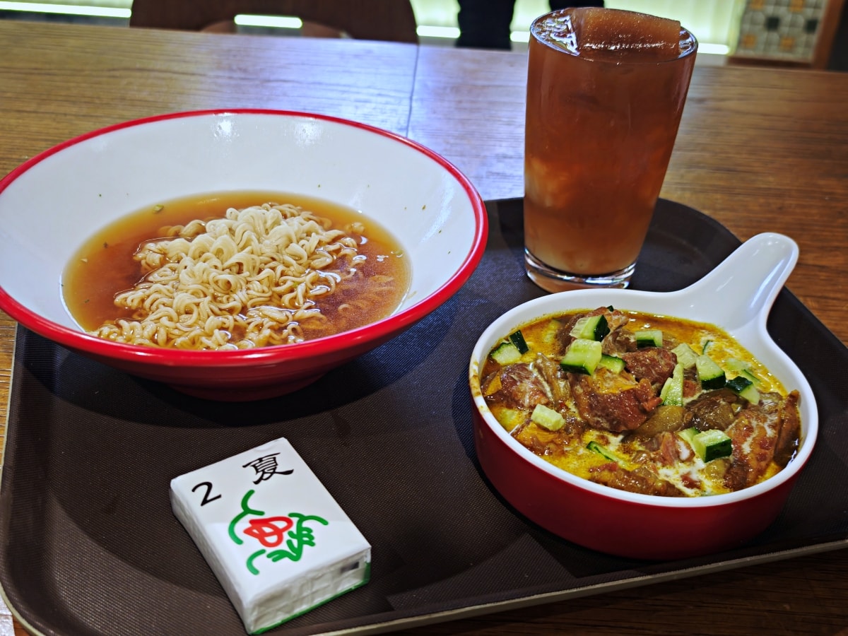 【油麻地美食】逸東酒店隱藏版懷舊茶記！大三圓茶記晚市套餐超「抵食」：大推手撕雞與香濃咖哩牛腩