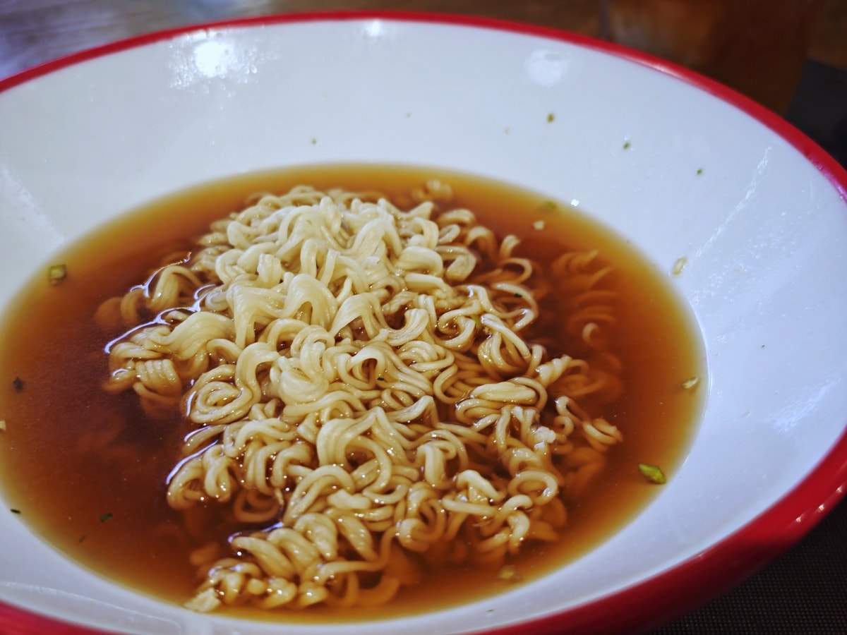 【油麻地美食】逸東酒店隱藏版懷舊茶記！大三圓茶記晚市套餐超「抵食」：大推手撕雞與香濃咖哩牛腩