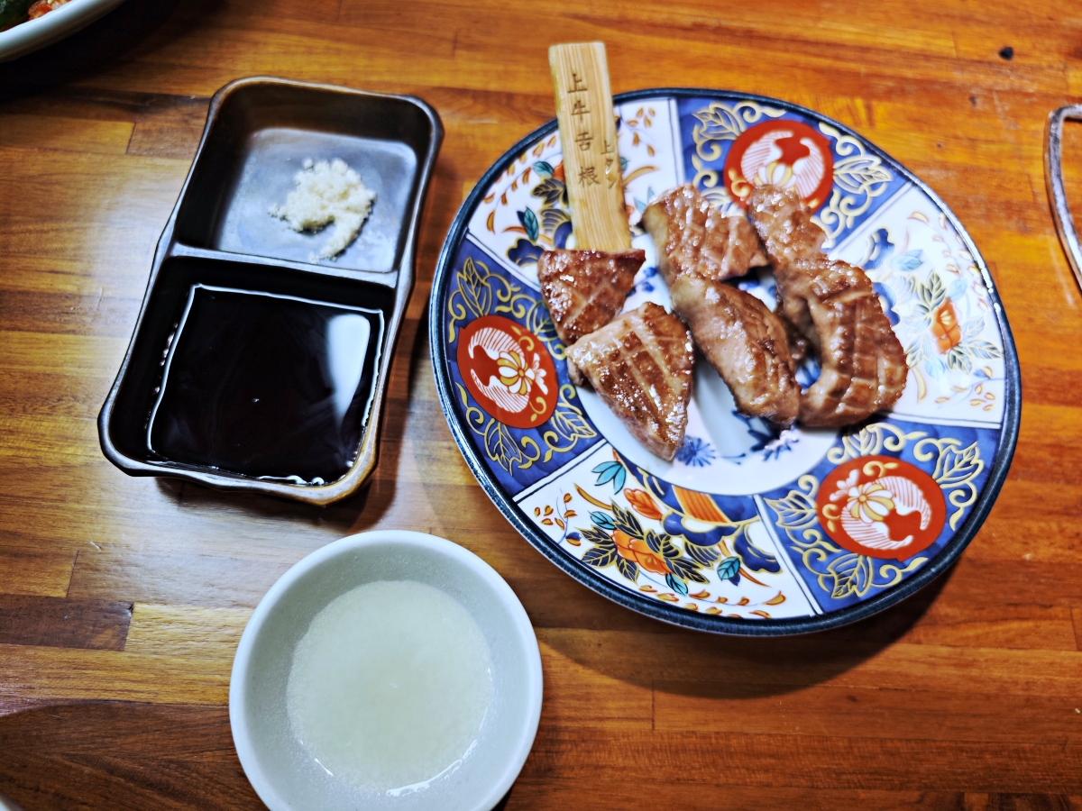 【台北東區燒肉推薦】三樵炭火燒肉：秒飛日本東京！