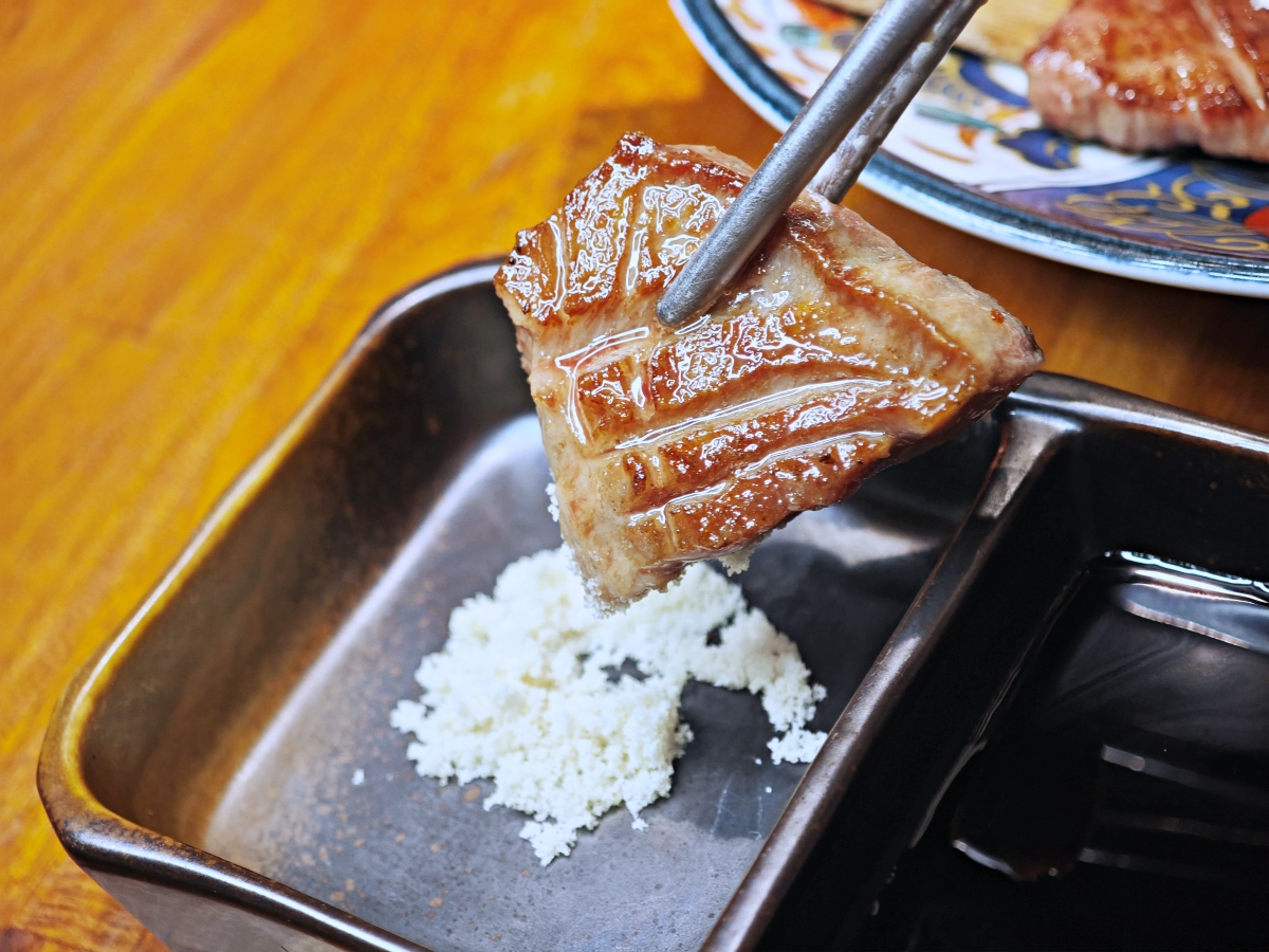 【台北東區燒肉推薦】三樵炭火燒肉：秒飛日本東京！
