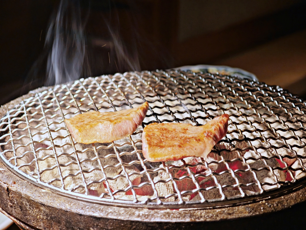 【台北東區燒肉推薦】三樵炭火燒肉：秒飛日本東京！
