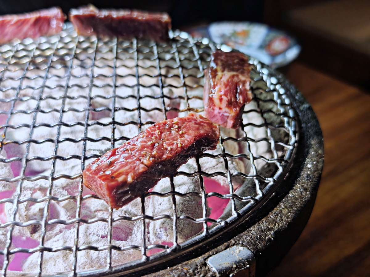 【台北東區燒肉推薦】三樵炭火燒肉：秒飛日本東京！