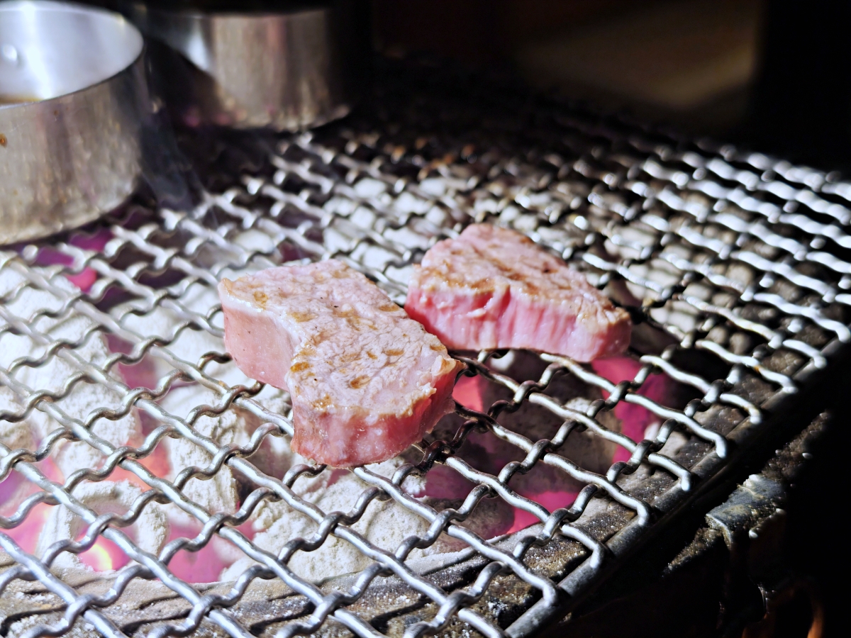 【台北東區燒肉推薦】三樵炭火燒肉：秒飛日本東京！