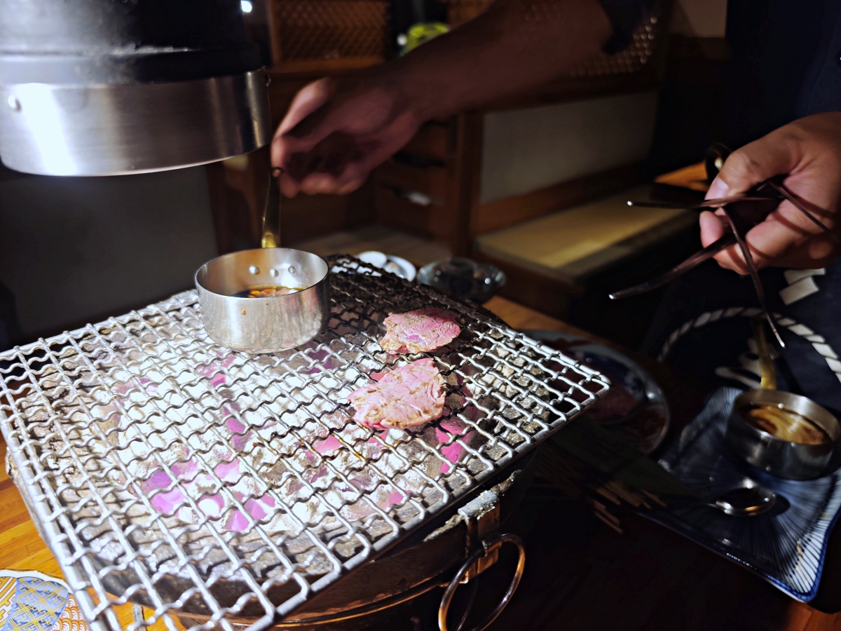 【台北東區燒肉推薦】三樵炭火燒肉：秒飛日本東京！