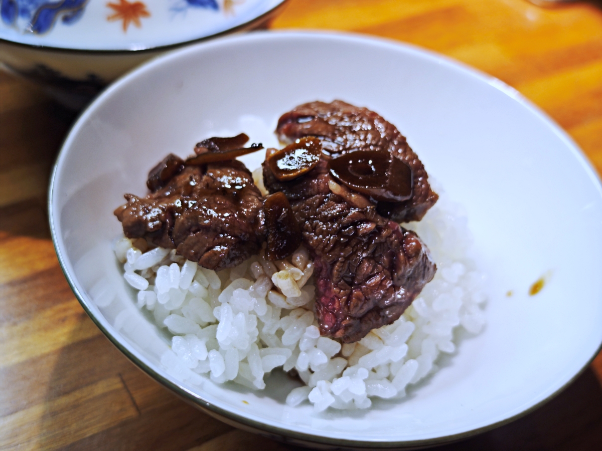 【台北東區燒肉推薦】三樵炭火燒肉：秒飛日本東京！