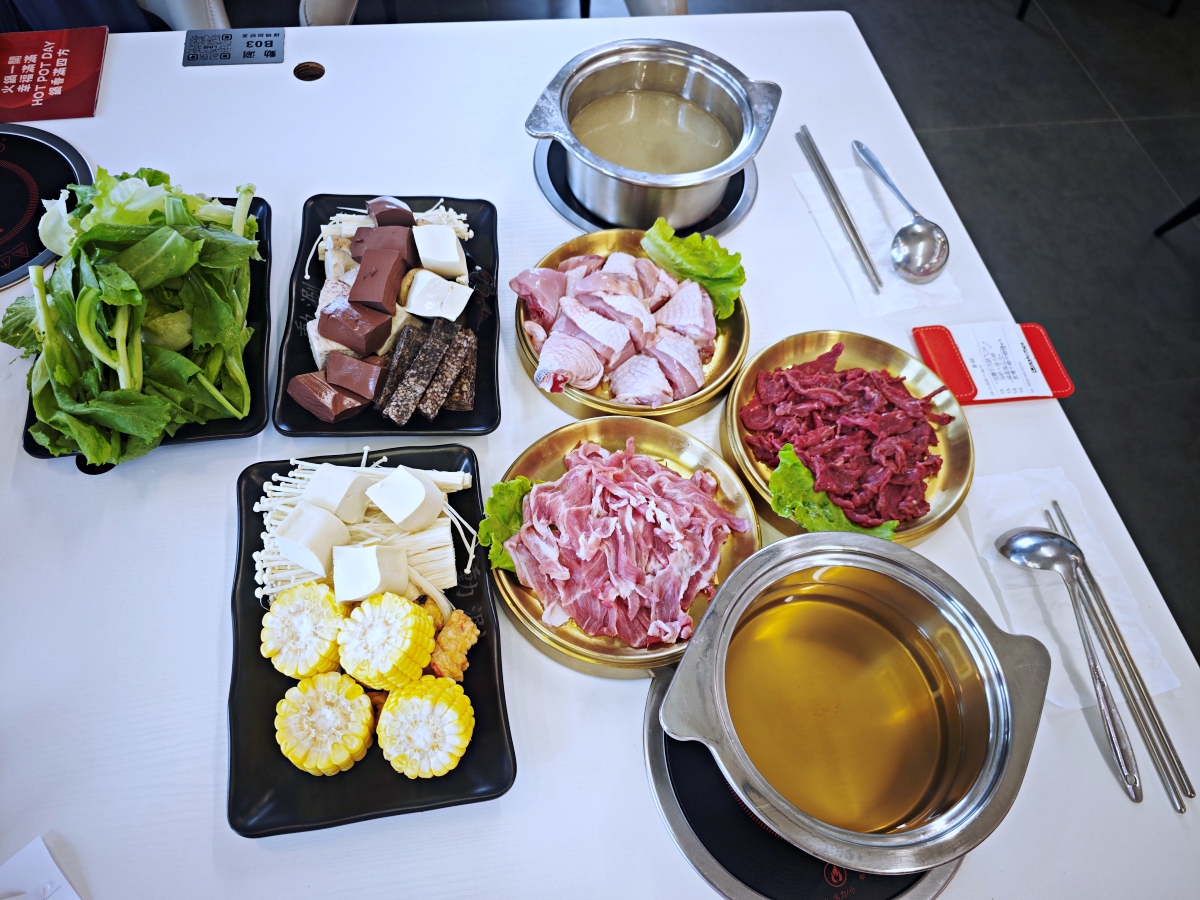 礁溪火鍋推薦｜動涮溫體涮涮鍋！每日新鮮直送溫體肉、現熬真材實料湯頭，海鮮肉品與自助吧一次滿足