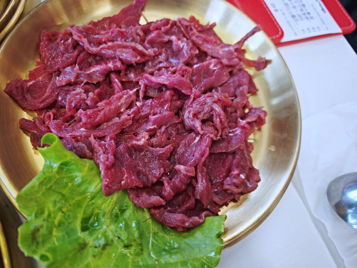 礁溪火鍋推薦｜動涮溫體涮涮鍋！每日新鮮直送溫體肉、現熬真材實料湯頭，海鮮肉品與自助吧一次滿足