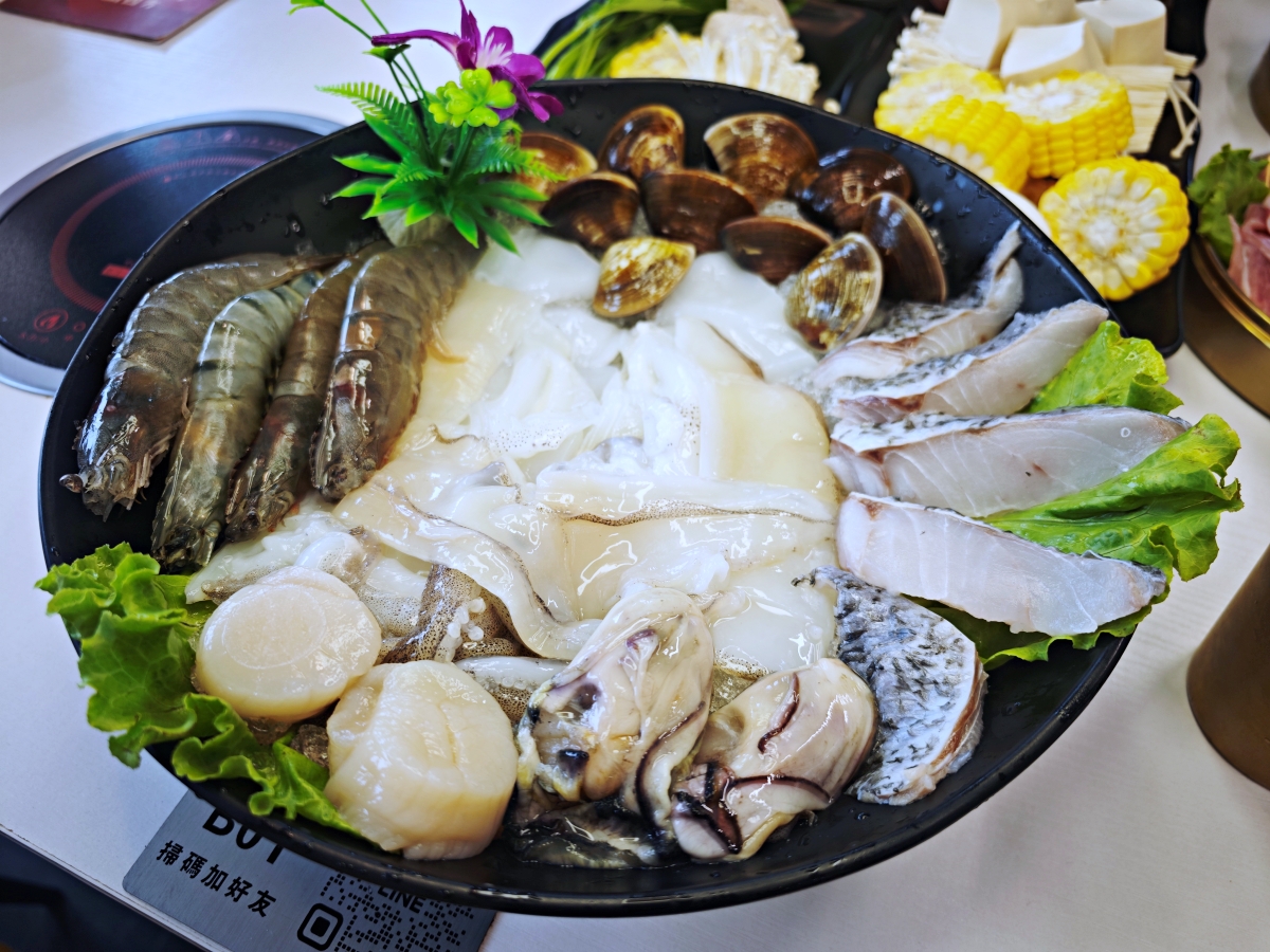 礁溪火鍋推薦｜動涮溫體涮涮鍋！每日新鮮直送溫體肉、現熬真材實料湯頭，海鮮肉品與自助吧一次滿足