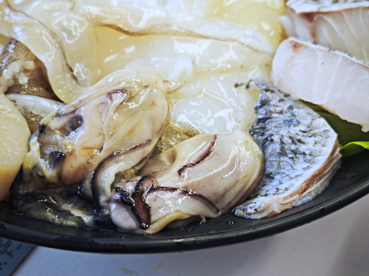 礁溪火鍋推薦｜動涮溫體涮涮鍋！每日新鮮直送溫體肉、現熬真材實料湯頭，海鮮肉品與自助吧一次滿足