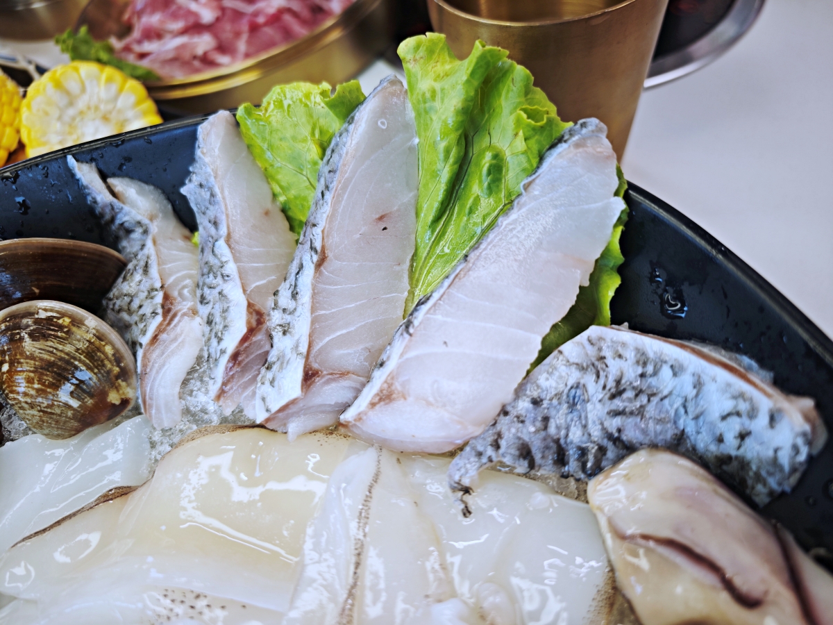 礁溪火鍋推薦｜動涮溫體涮涮鍋！每日新鮮直送溫體肉、現熬真材實料湯頭，海鮮肉品與自助吧一次滿足