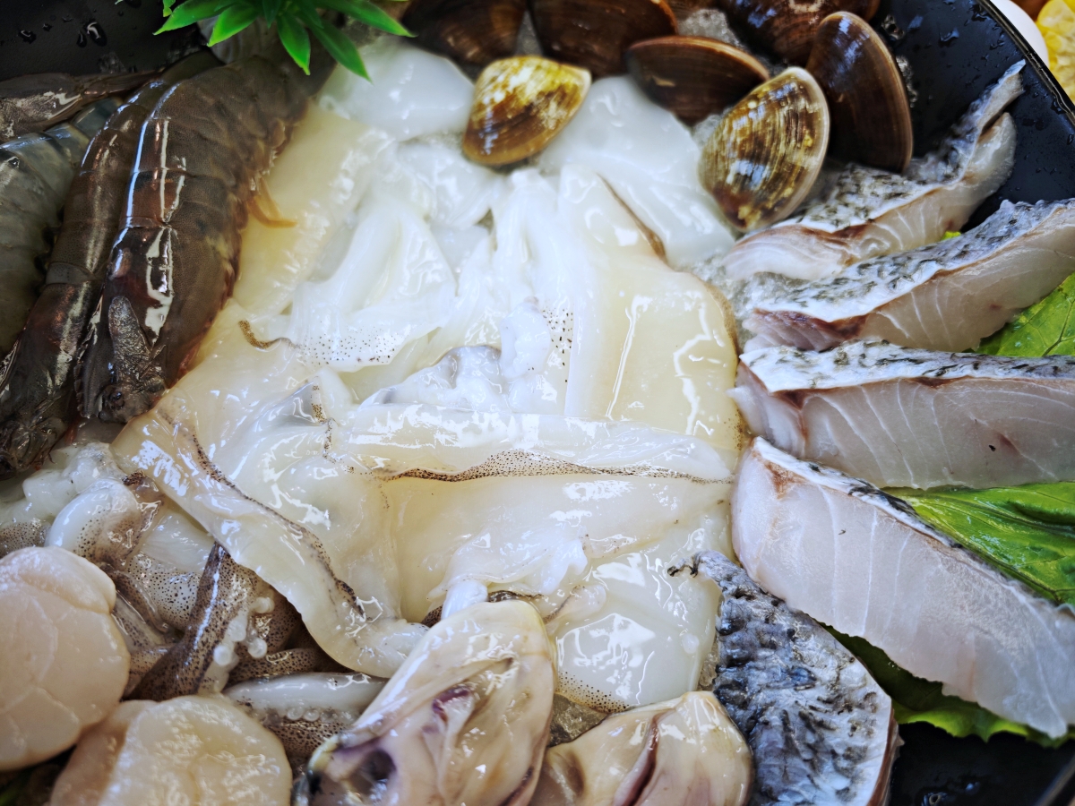 礁溪火鍋推薦｜動涮溫體涮涮鍋！每日新鮮直送溫體肉、現熬真材實料湯頭，海鮮肉品與自助吧一次滿足