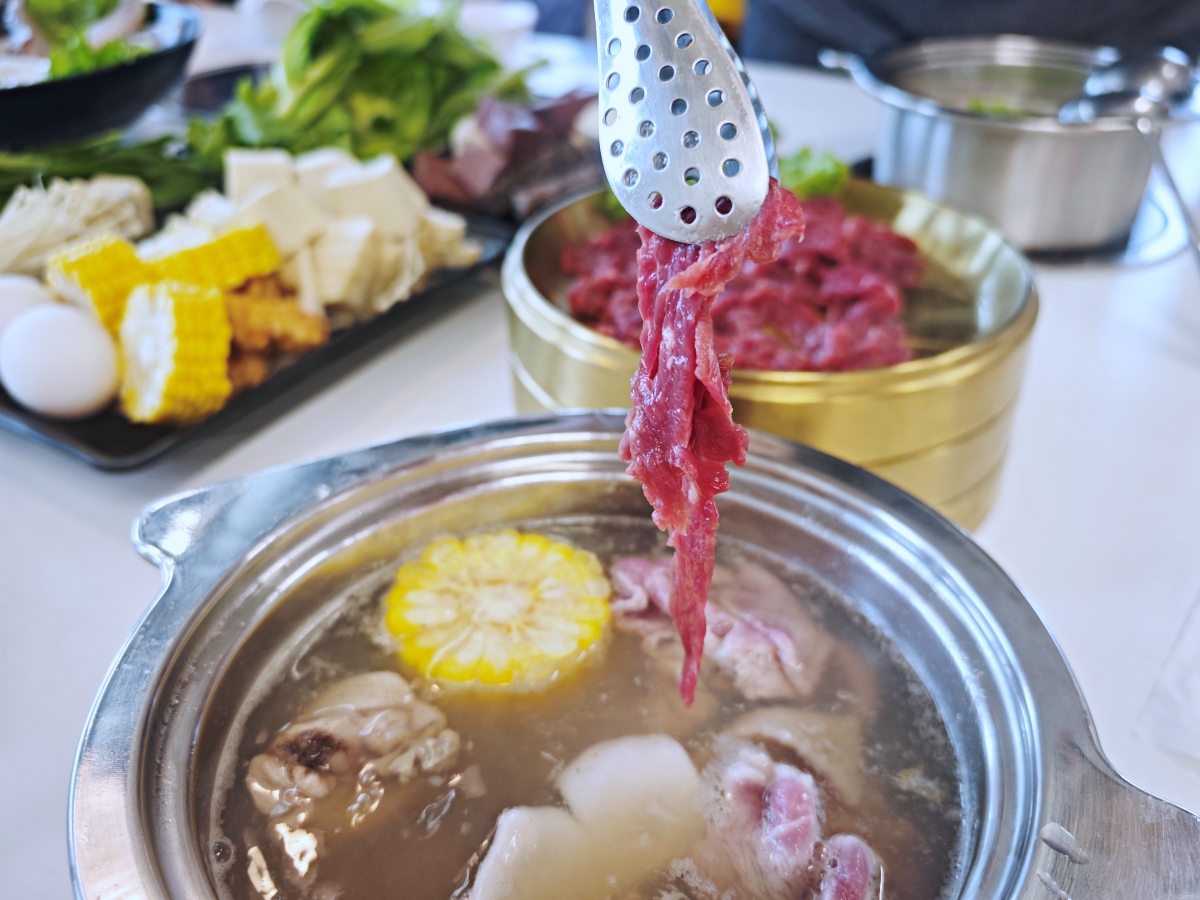 礁溪火鍋推薦｜動涮溫體涮涮鍋！每日新鮮直送溫體肉、現熬真材實料湯頭，海鮮肉品與自助吧一次滿足