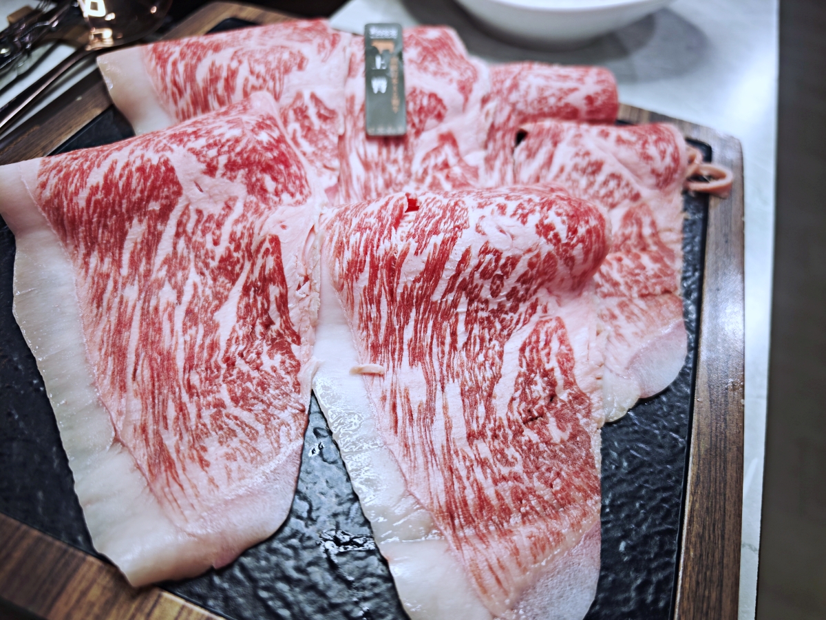 【台北東區火鍋推薦】新肉多多：鍋物界的卡地亞！700元入主極致儀式感，平日不限時的高質感約會首選