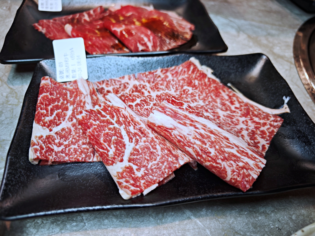 [三柒燒肉專門店桃園中華店] 桃園火車站燒肉吃到飽推薦！A5和牛與頂級海鮮一次滿足，聚餐新選擇