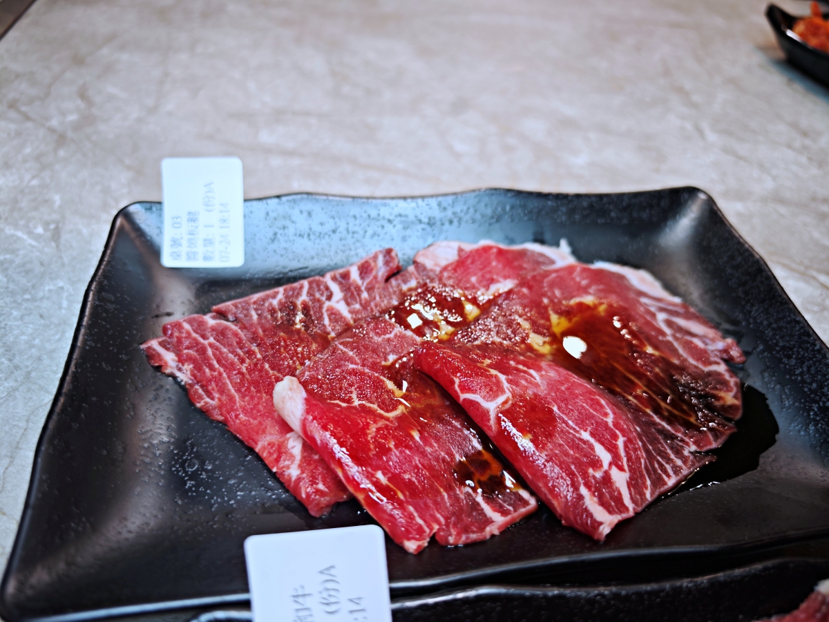 [三柒燒肉專門店桃園中華店] 桃園火車站燒肉吃到飽推薦！A5和牛與頂級海鮮一次滿足，聚餐新選擇