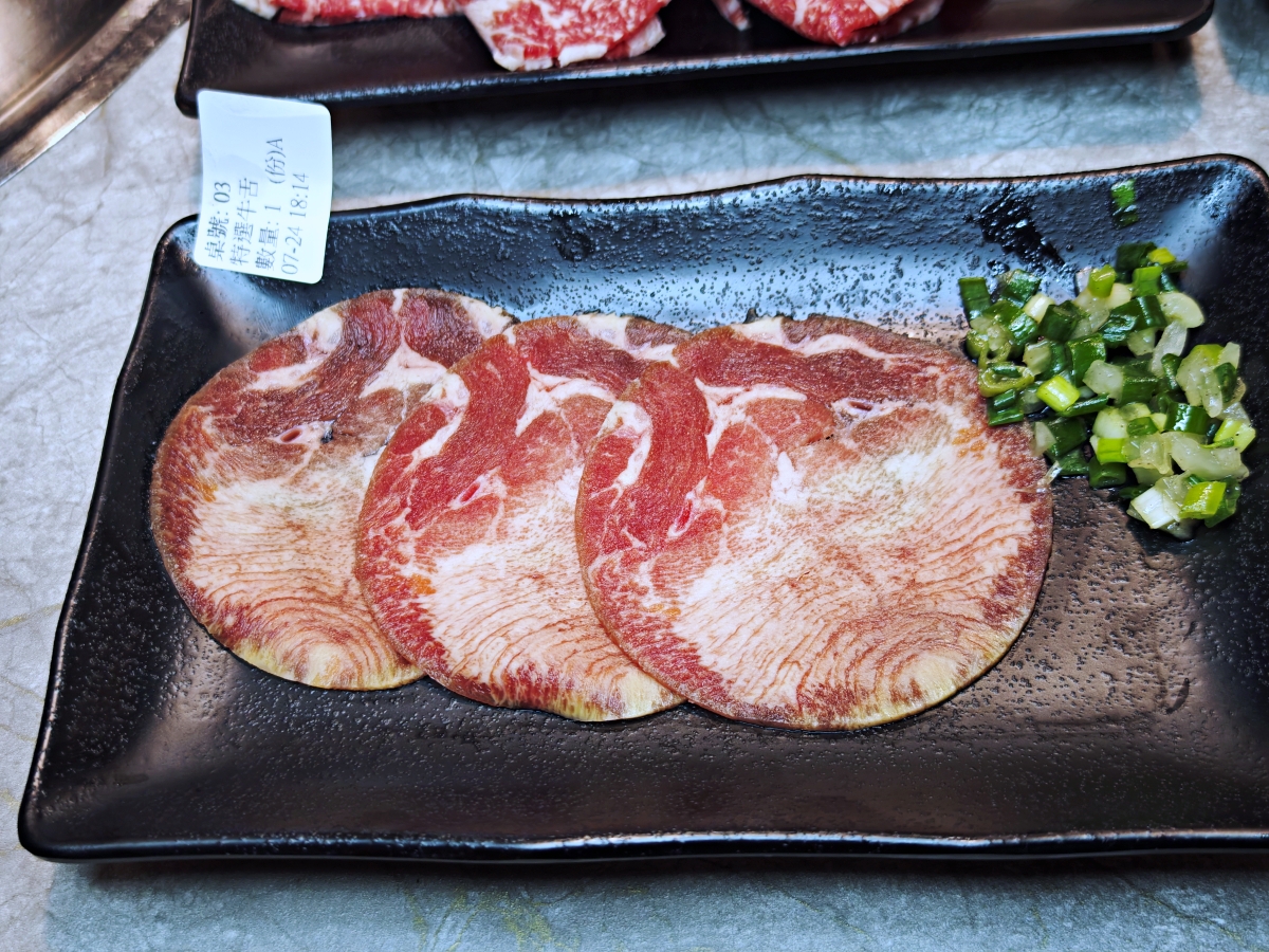 [三柒燒肉專門店桃園中華店] 桃園火車站燒肉吃到飽推薦！A5和牛與頂級海鮮一次滿足，聚餐新選擇