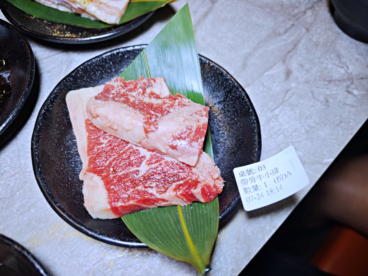 [三柒燒肉專門店桃園中華店] 桃園火車站燒肉吃到飽推薦！A5和牛與頂級海鮮一次滿足，聚餐新選擇