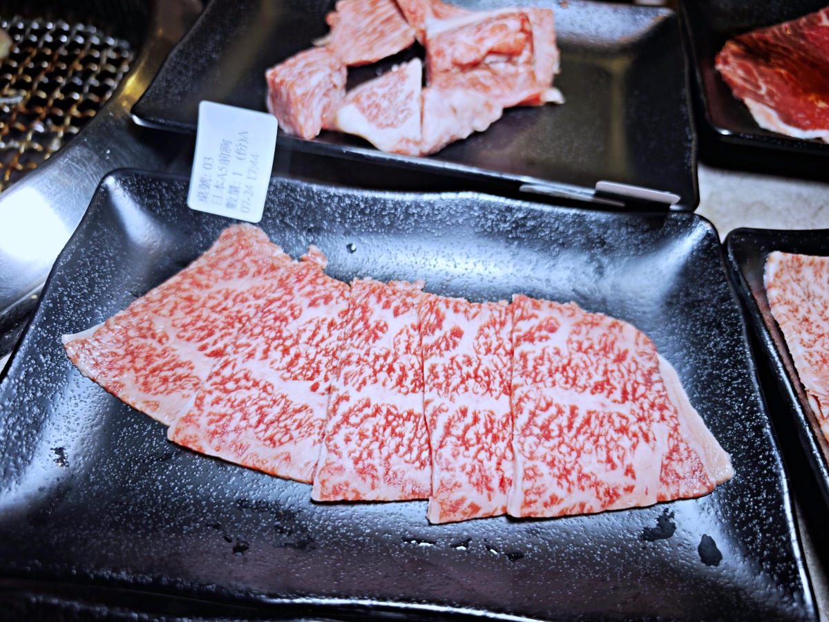 [三柒燒肉專門店桃園中華店] 桃園火車站燒肉吃到飽推薦！A5和牛與頂級海鮮一次滿足，聚餐新選擇