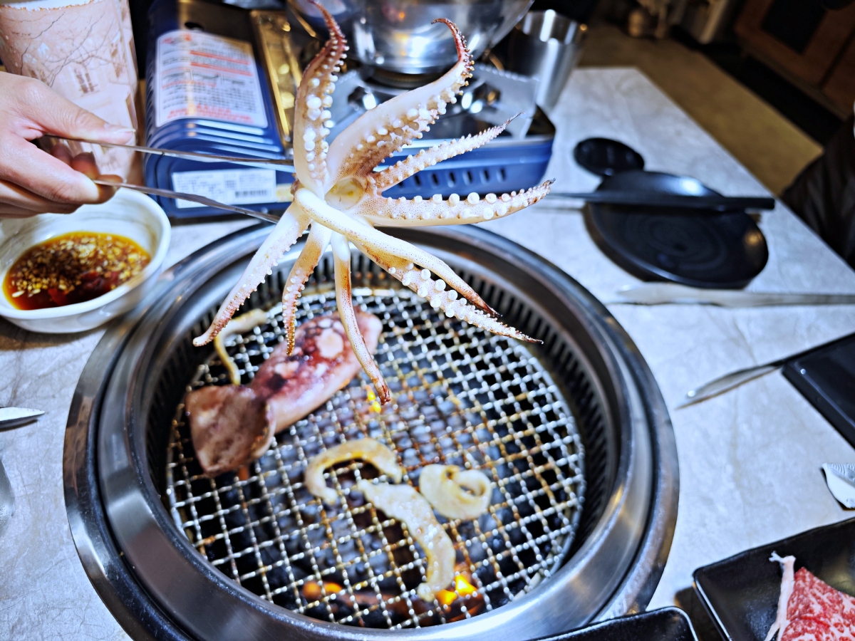 [三柒燒肉專門店桃園中華店] 桃園火車站燒肉吃到飽推薦！A5和牛與頂級海鮮一次滿足，聚餐新選擇